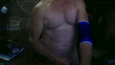 Hungthickbrit52 live cam on Cam4