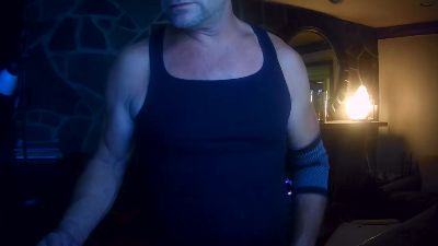 Hungthickbrit52 live cam on Cam4