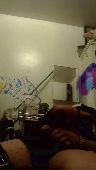Hungwell69 live cam on Cam4