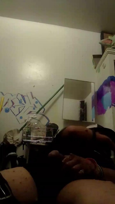 Hungwell69 live cam on Cam4
