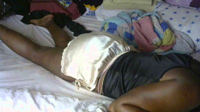 Hunnies1 live cam on Cam4