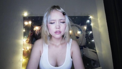 HuongZeimetz live cam on Cam4