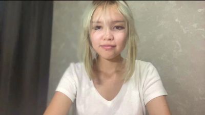 HuongZeimetz live cam on Cam4
