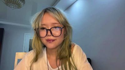 HuongZeimetz live cam on Cam4