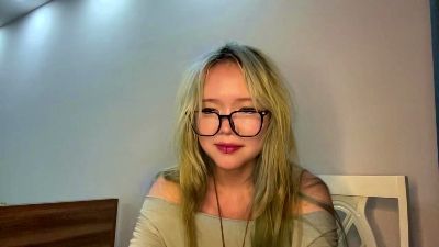 HuongZeimetz live cam on Cam4