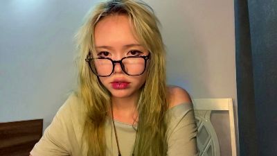 HuongZeimetz live cam on Cam4