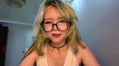 HuongZeimetz live cam on Cam4