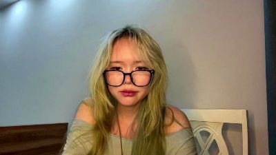 HuongZeimetz live cam on Cam4