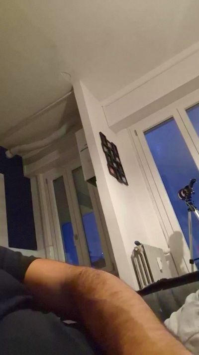 Hurt69 live male webcam from Italy