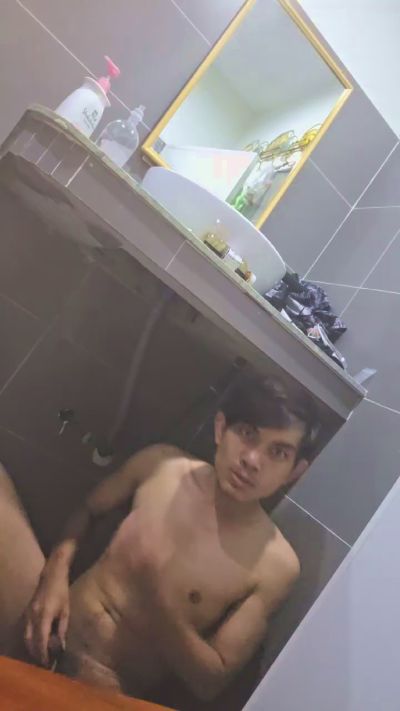Hwng8889 live cam on Cam4