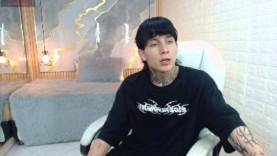 Iantwink18 live cam on Cam4