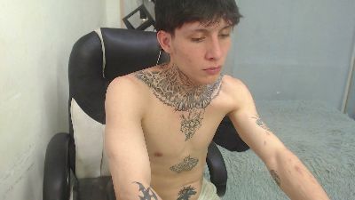 Iantwink18 live cam on Cam4
