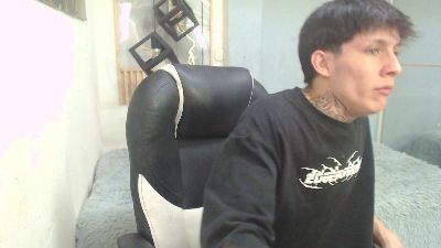 Iantwink18 live cam on Cam4