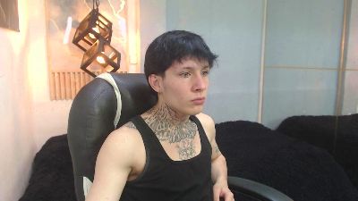 Iantwink18 live cam on Cam4