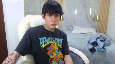 Iantwink18 live cam on Cam4