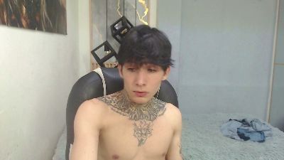Iantwink18 live cam on Cam4