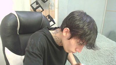 Iantwink18 live cam on Cam4