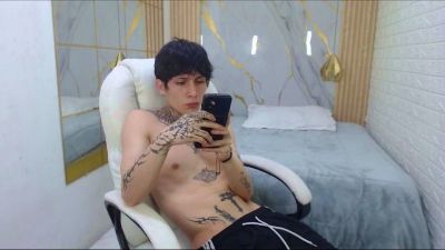 Iantwink18 live cam on Cam4