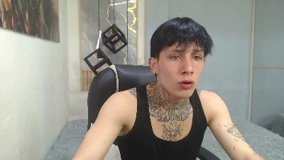 Iantwink18 live cam on Cam4
