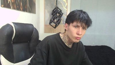 Iantwink18 live cam on Cam4
