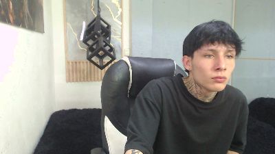 Iantwink18 live cam on Cam4
