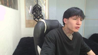 Iantwink18 live cam on Cam4