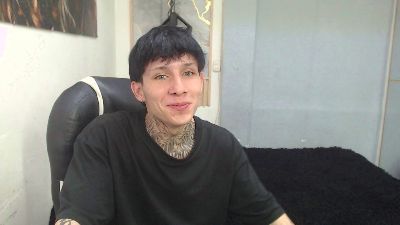 Iantwink18 live cam on Cam4