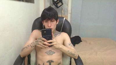 Iantwink18 live cam on Cam4