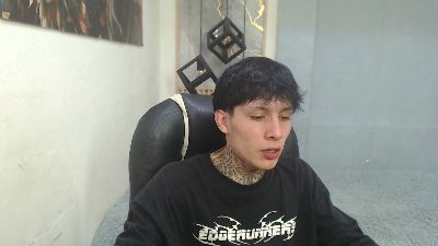 Iantwink18 live cam on Cam4