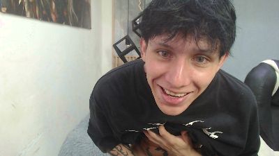 Iantwink18 live cam on Cam4