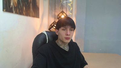 Iantwink18 live cam on Cam4