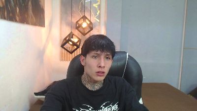 Iantwink18 live cam on Cam4