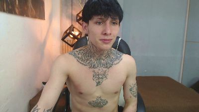 Iantwink18 live cam on Cam4