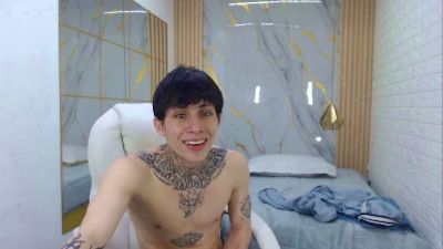 Iantwink18 live cam on Cam4