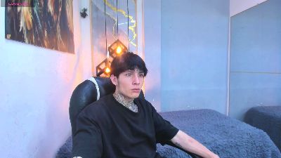 Iantwink18 live cam on Cam4