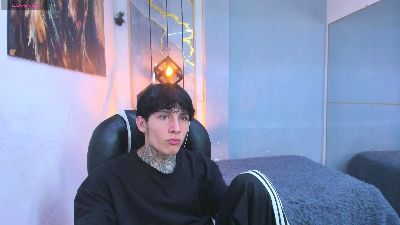 Iantwink18 live cam on Cam4