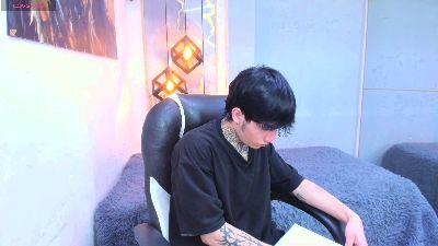 Iantwink18 live cam on Cam4