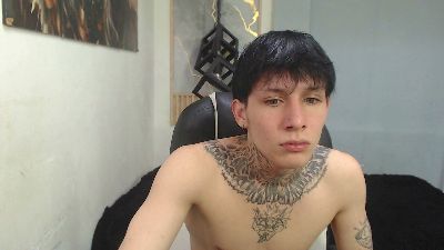 Iantwink18 live cam on Cam4
