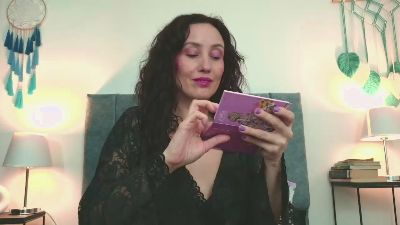 IberianMoonMK live cam on Cam4
