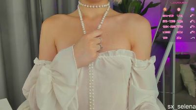 IceStrawberry live cam on Cam4