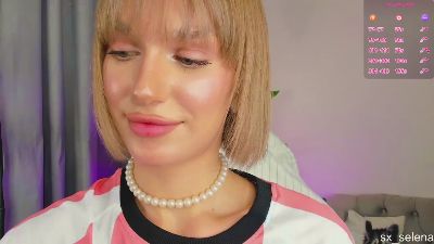 IceStrawberry live cam on Cam4