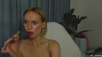 IceStrawberry live cam on Cam4