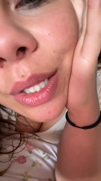Ice_Lady71 live cam on Cam4