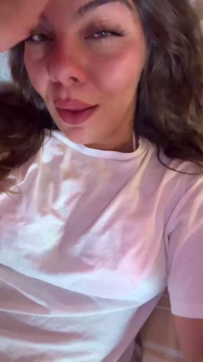 Ice_Lady71 live cam on Cam4