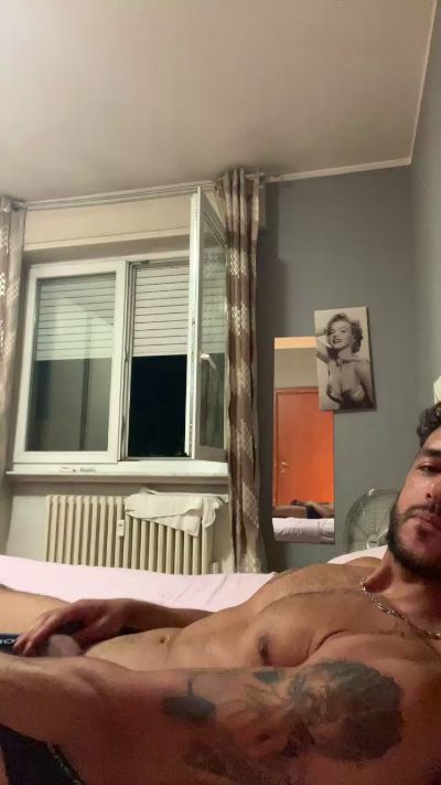 Watch  Ilcalabro_92 live on Cam4