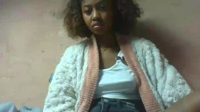 Inahsia02 live cam on Cam4