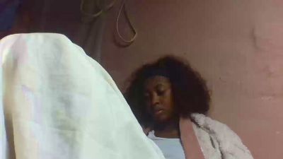 Inahsia02 live cam on Cam4