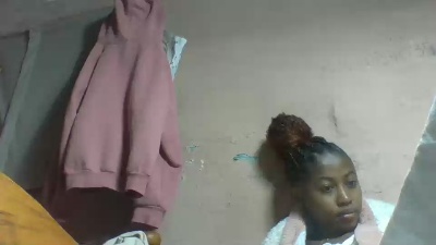 Inahsia02 live cam on Cam4