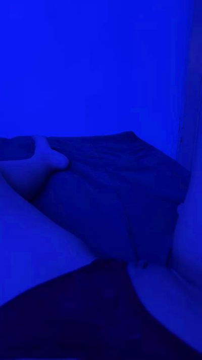 Ines1998 live cam on Cam4