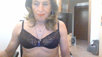 Inesfotze - live cam model from Germany